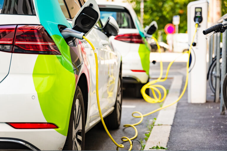 Carros Elétricos: Explorando os Prós e Contras da Mobilidade Sustentável