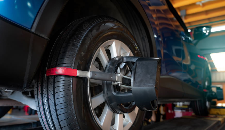 Alinhamento e Balanceamento: Por Que Esses Serviços São Essenciais Para Seu Carro?